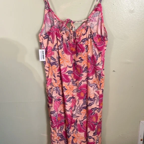 Old Navy sleeveless v- neckline tie back peach Floral Maxi Dress size small